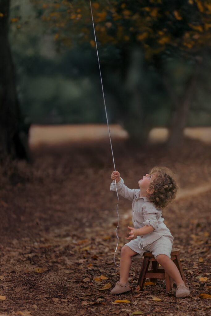 גיל שנתיים- פעוט מחזיר חוט של בלון